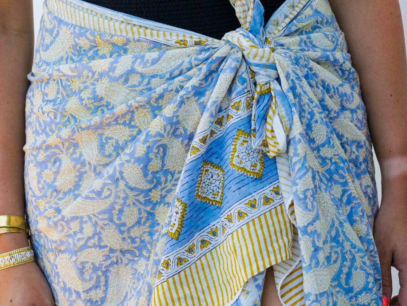 3 Ways to Tie a Sarong