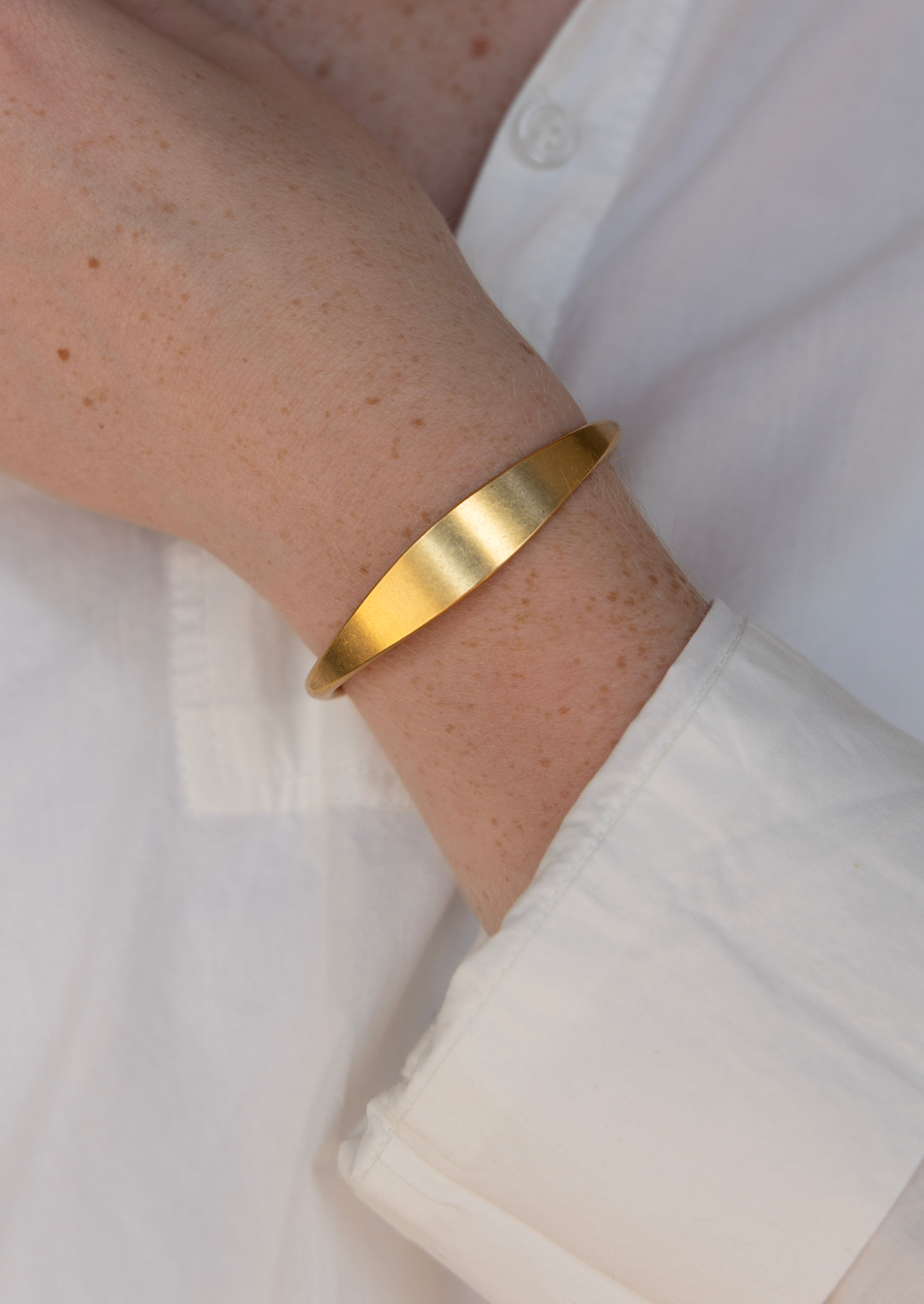 希少✨Chloe Ribbon Rhinestone Gold Bangle The Chloé Shells bangle Vintage Gold - Chloé